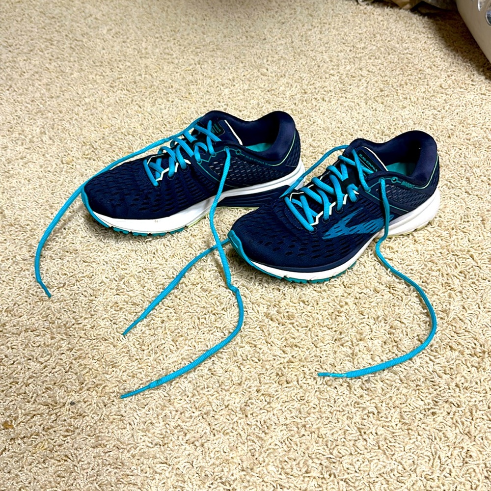 Brooks Ravenna 9 tennis shoes